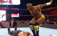 WWE 2017毫不留情大赛垫场赛:山姆森VS阿波